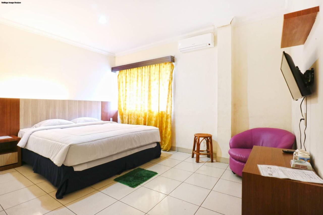 Lee Garden Hotel Medan Exterior photo