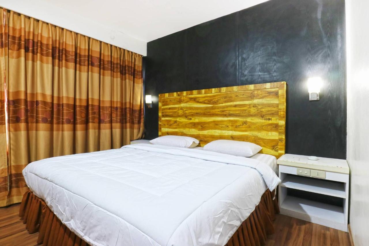 Lee Garden Hotel Medan Exterior photo